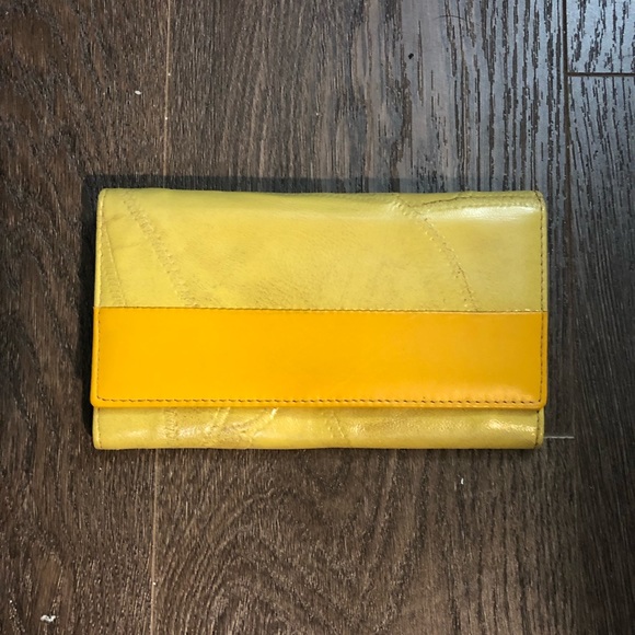 ❗️BOGO - Yellow Wallet - Picture 1 of 3
